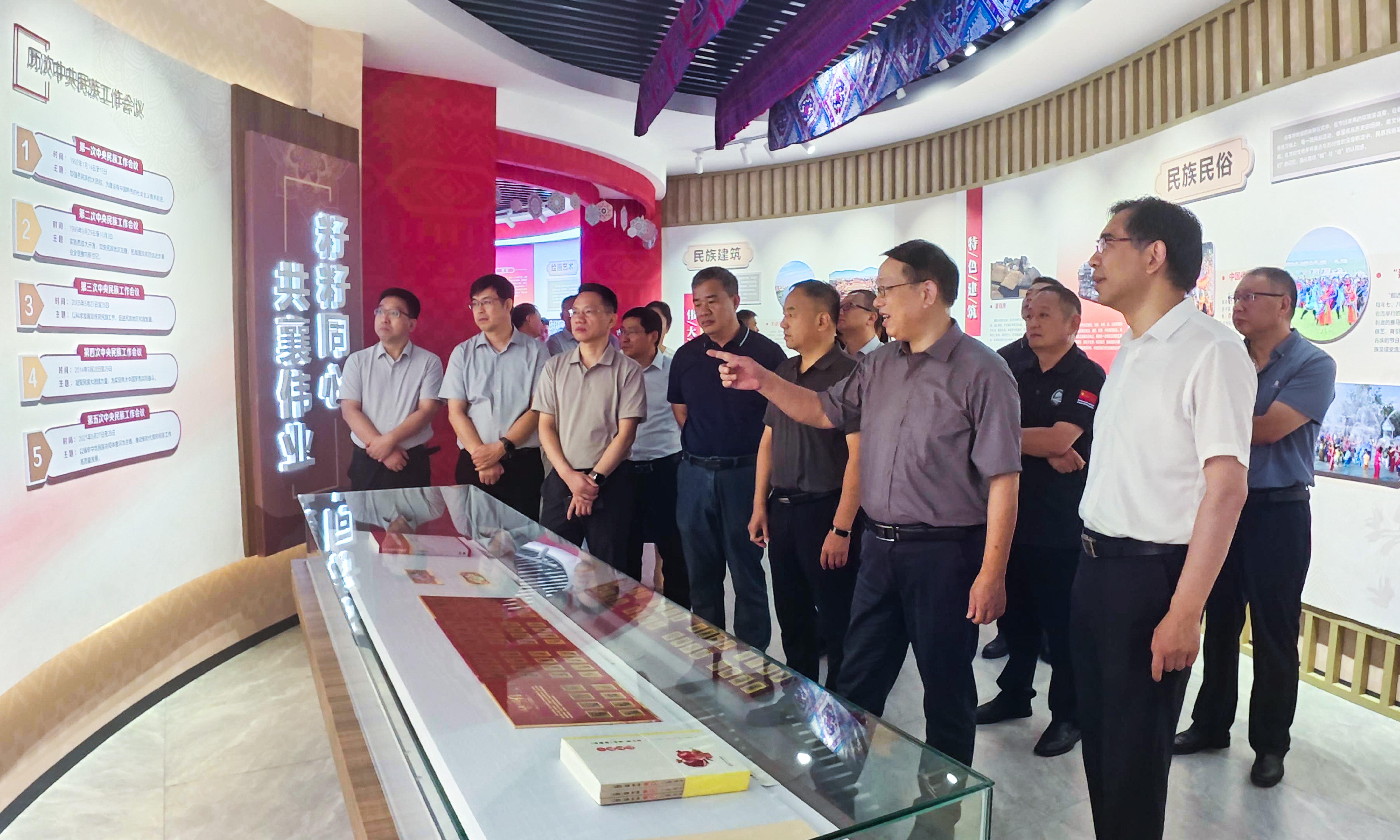 市委市级机关工委调研市铸牢中华民族共同体意识体验馆.jpg