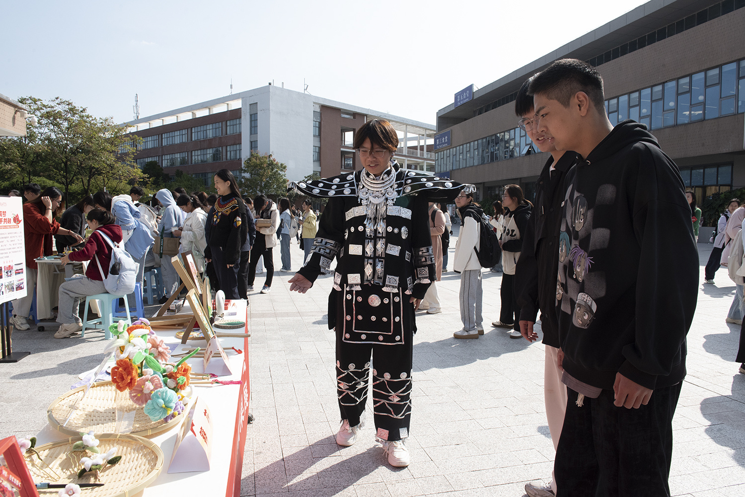 南京医科大学康达学院举办“同心筑梦 携手共融”民族团结进步文化成果展.jpg